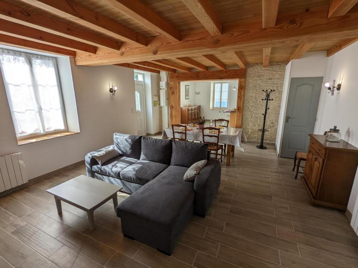 Maison Lumineuse Avec Cour Privative, Proche Sites Culturels, Tout Confort, Equipe Bebe, Wifi Inclus - Fr-1-653-98 Puyreaux Luaran gambar